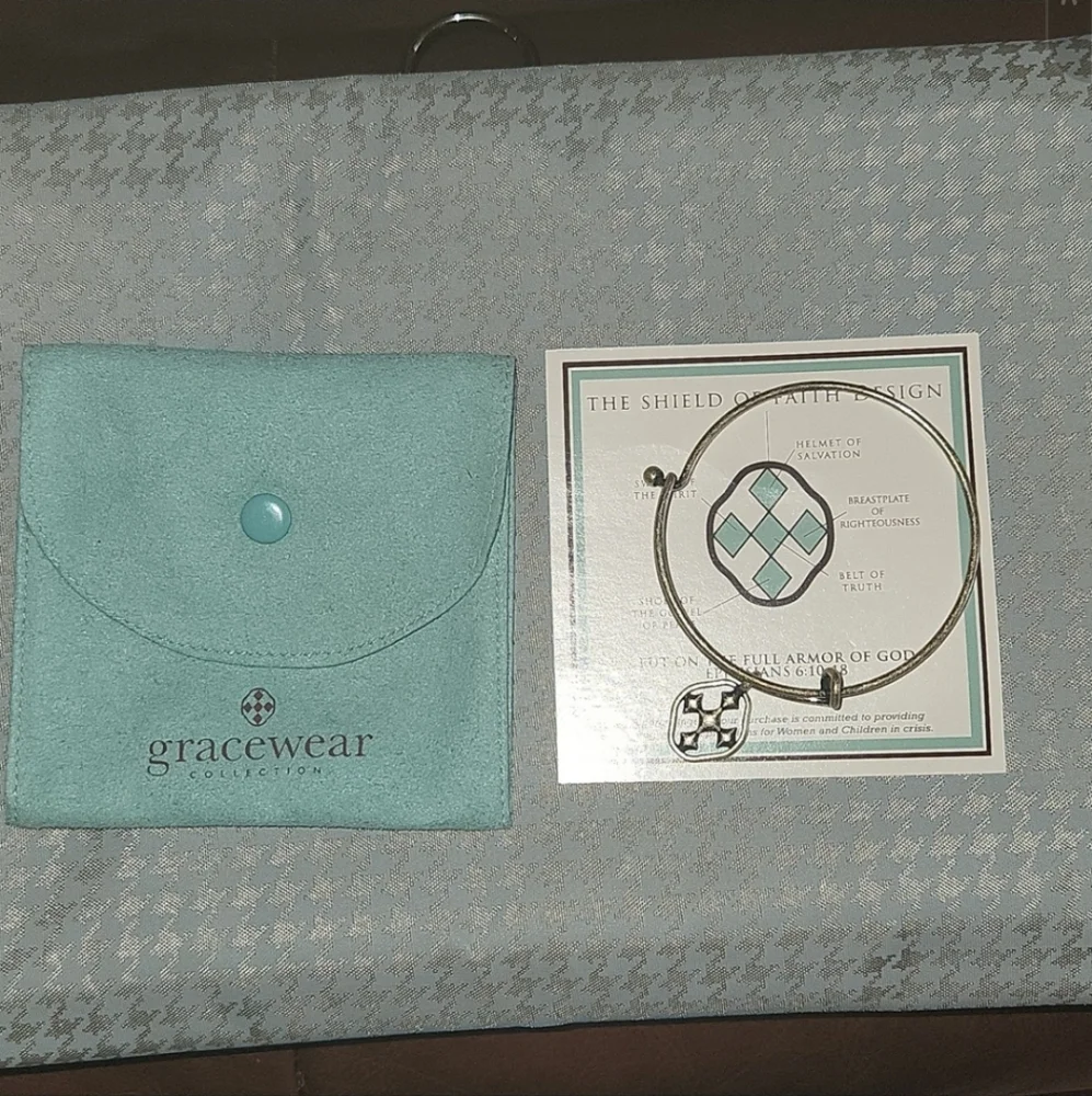 Gracewear Collection The Shield of Faith Design PUT FULL ARMOR OF GOD bracelet - Picture 8 of 8